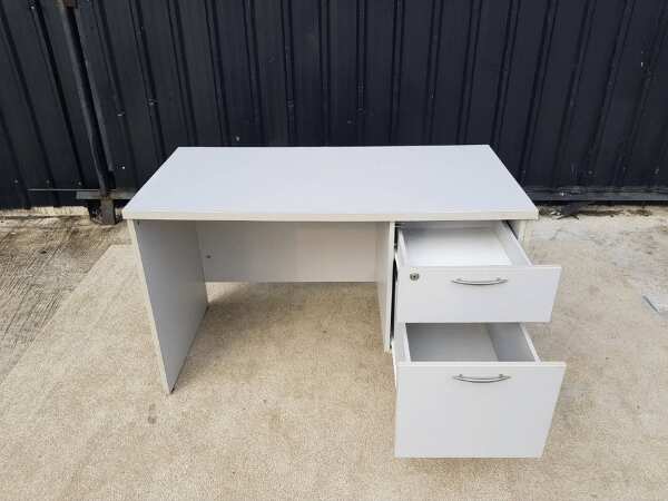 Desk with 2 drawers 120 x 60 cm