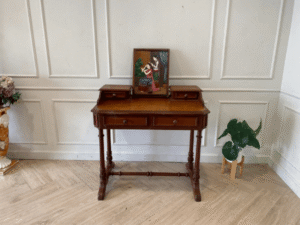Dressing table with 4 drawers and mirror top, vintage style