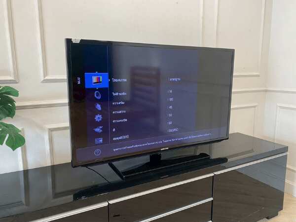 Samsung TV 40 inch tabletop LED model UA40F5000R