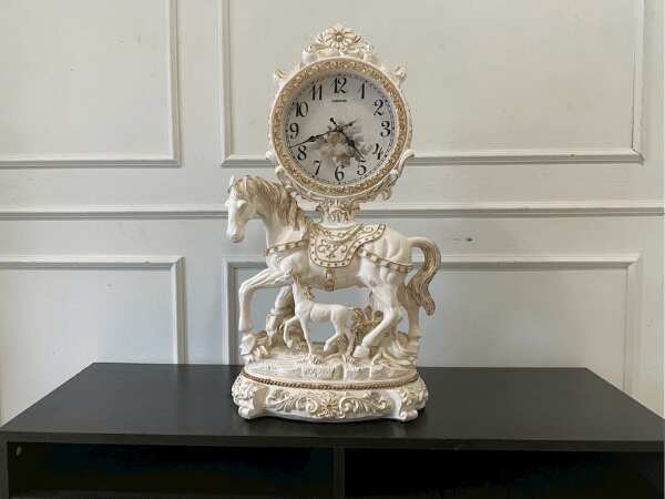 White horse table clock