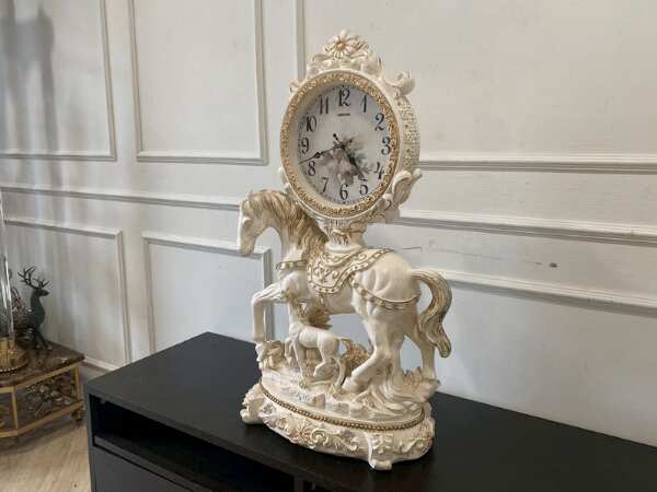 White horse table clock