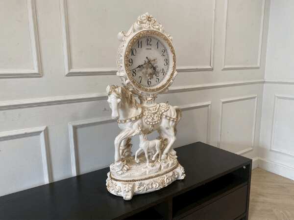 White horse table clock