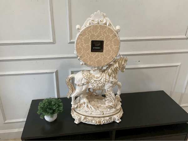 White horse table clock