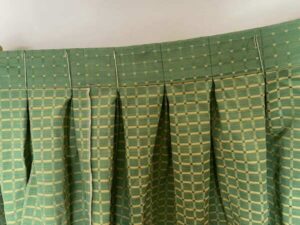 Minimalist style window curtains, green