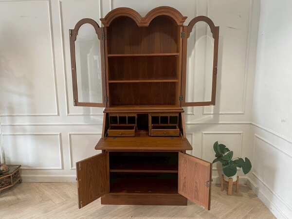 Tall 4-door, 2-drawer bookcase in vintage style
