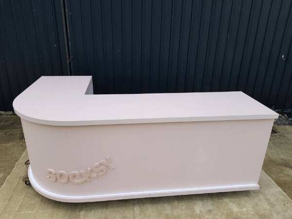 L-shaped corner wooden counter, 4 doors, pink