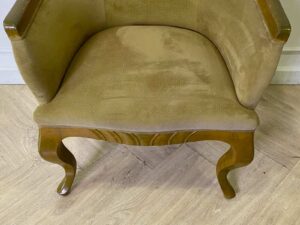 Brown armchair with velvet upholstery and wooden legs._029QH4UNX2