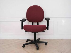 Steelcase Criterion Plus Size is an office chair designed for larger individuals by Steelcase._BMVWP8041R_5FJDPKGS8V_0C92RP5FCO