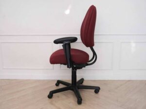 Steelcase Criterion Plus Size is an office chair designed for larger individuals by Steelcase._BMVWP8041R_5FJDPKGS8V_0C92RP5FCO