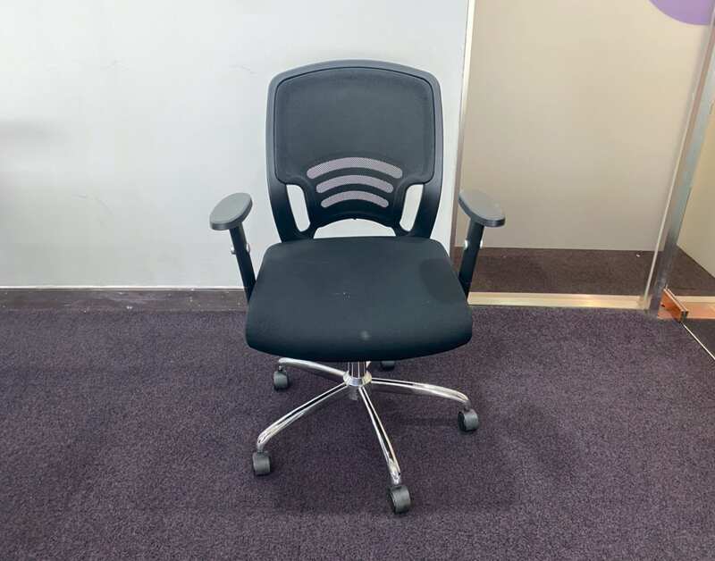 Office chair, steel legs, fabric seat, mesh backrest, black, Perfect brand.