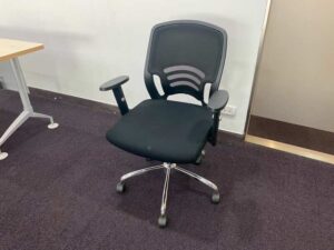 Office chair, steel legs, fabric seat, mesh backrest, black, Perfect brand.
