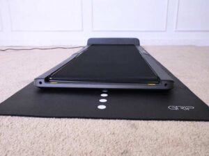 Foldable electric treadmill with remote control._0XGAHPNP7K