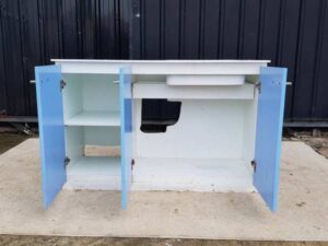 Blue washbasin with three doors