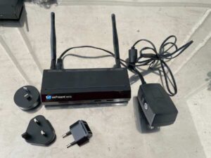 Wireless Presenter - Wireless image and sound transmission, Wepresent brand, model WIPG-1000P
