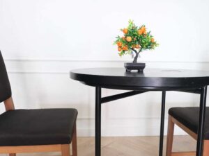 Round table, black wood top, black steel legs, table top carved with gold stainless steel pattern._32IVSP8Z6B