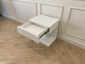 White wooden bedside table with 1 drawer_33Q8TFH4H6
