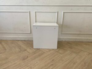 White wooden bedside table with 1 drawer_33Q8TFH4H6