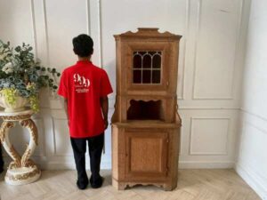 Classic style 2-door corner wooden cabinet