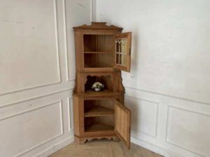 Classic style 2-door corner wooden cabinet