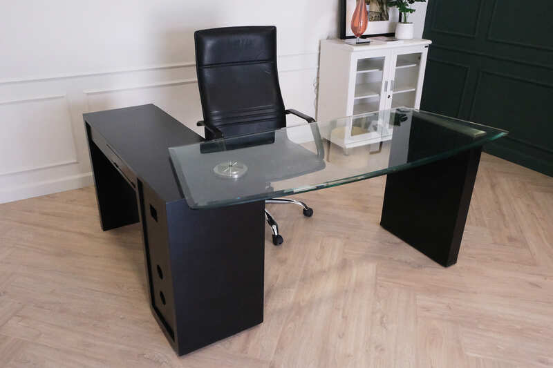 L-Shape corner work desk, glass top, modern black color, foldable adjustable table. Has drawers and storage compartments._38XUB9LPX7