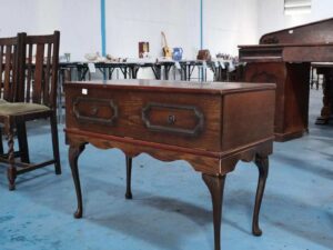 Oak cabinet with 1 bottom door, imported from Europe._3CN5815GEX
