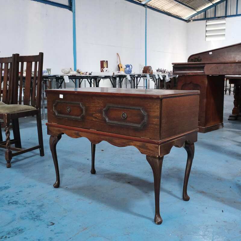 Oak cabinet with 1 bottom door, imported from Europe._3CN5815GEX