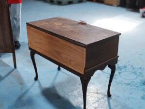 Oak cabinet with 1 bottom door, imported from Europe._3CN5815GEX