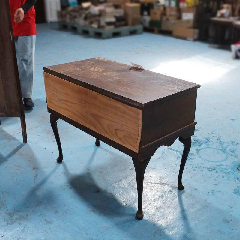 Oak cabinet with 1 bottom door, imported from Europe._3CN5815GEX