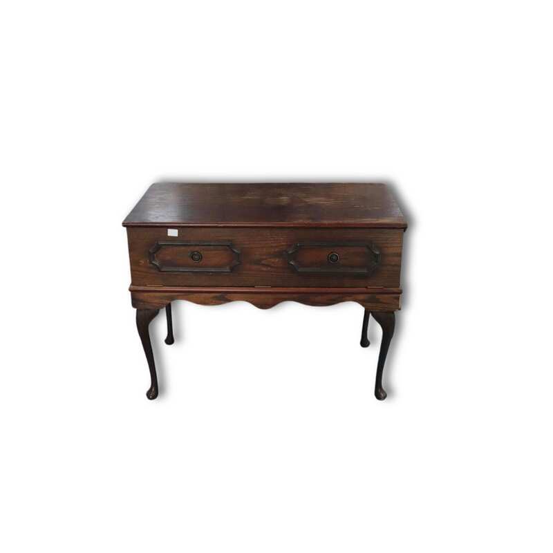 Oak cabinet with 1 bottom door, imported from Europe._3CN5815GEX