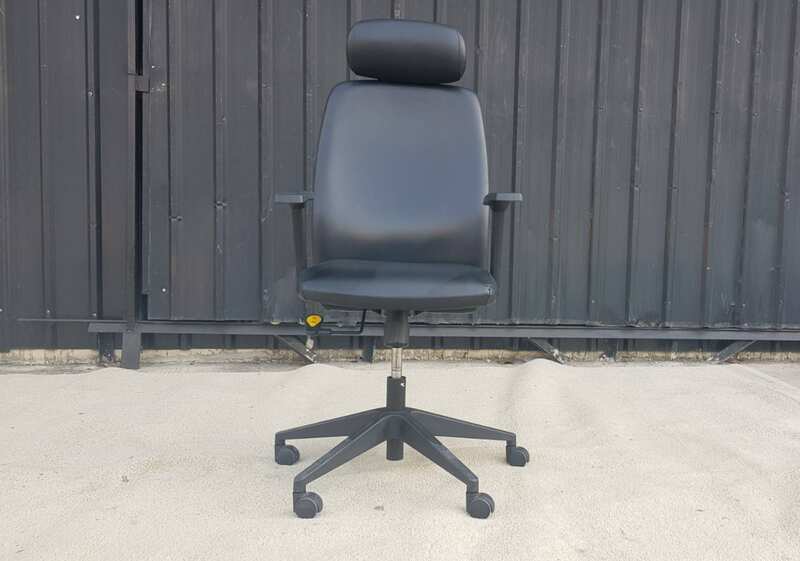 Office chair, executive chair, plastic base, leather seat, backrest with headrest, black.