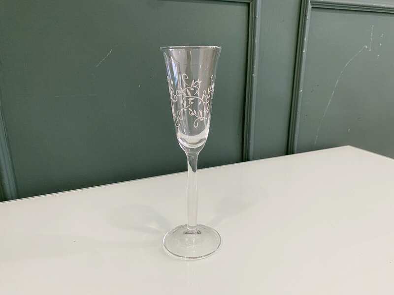 Fruit-shaped champagne glass with a vine pattern around the rim, from the Source Perrier Collection, Nesting model.