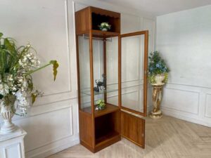 Teak display cabinet with 1 glass door and 1 wooden door