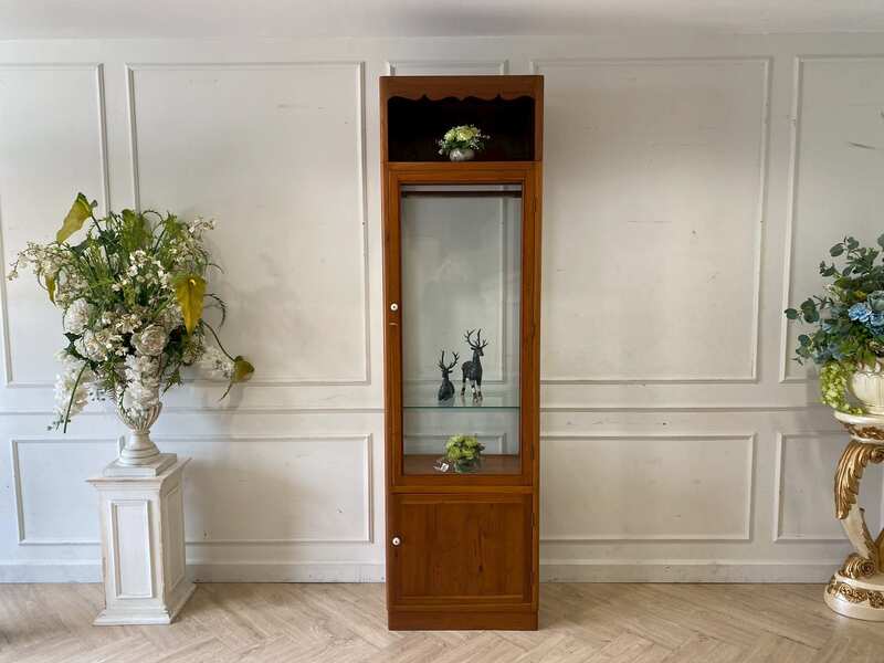Teak display cabinet with 1 glass door and 1 wooden door