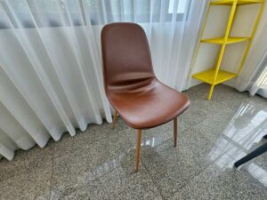 Brown leather-upholstered dining chair with wooden legs (2)