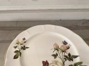 Ceramic plate with white rose pattern and gold rim, Quality Ceramic brand, 27 cm.