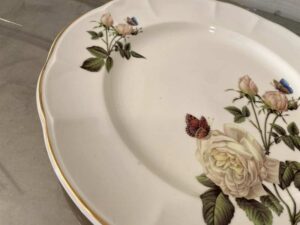 Ceramic plate with white rose pattern and gold rim, Quality Ceramic brand, 27 cm.