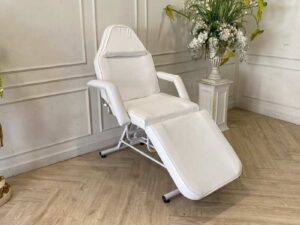 Massage bed, spa bed, beauty bed, leather upholstery, steel legs, cream color._5UFP2QNZNN