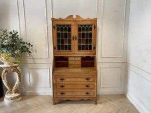 Wooden cabinet with 3 drawers and 2 doors, vintage style