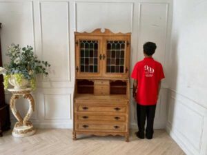Wooden cabinet with 3 drawers and 2 doors, vintage style
