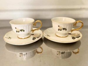 Set of 4 coffee cups, floral pattern, white