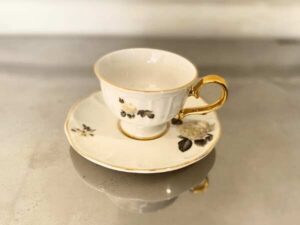 Set of 4 coffee cups, floral pattern, white