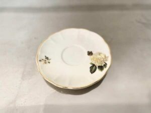 Set of 4 coffee cups, floral pattern, white