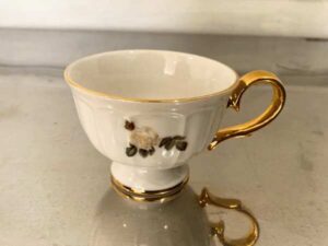 Set of 4 coffee cups, floral pattern, white