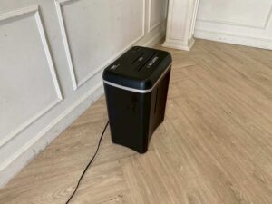 Black paper shredder, NEO brand, model SD9101