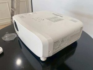 Projector Panasonic brand, model PT-VZ580 WUXGA_76JPCARX1I