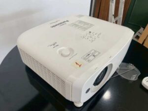 Projector Panasonic brand, model PT-VZ580 WUXGA_76JPCARX1I