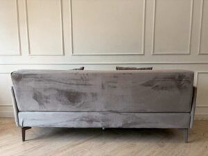 4-seater sofa with steel legs and velvet upholstery, gray color.