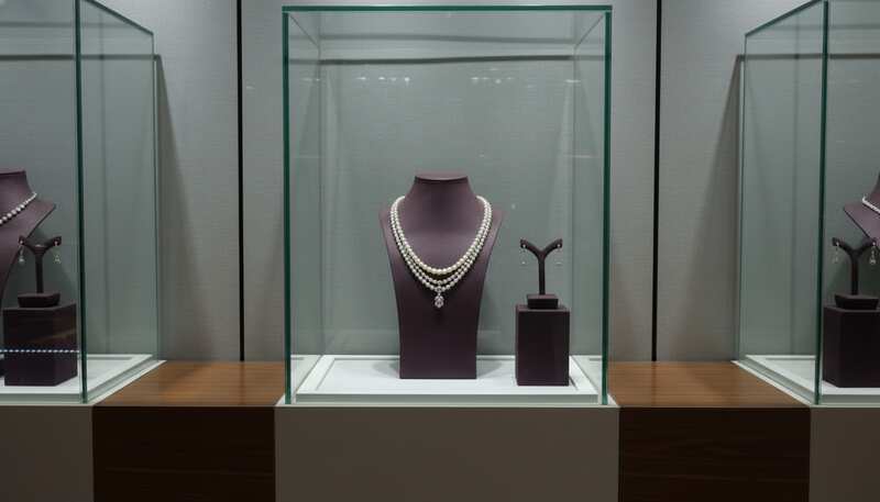 Glass display case, 49 cm wide