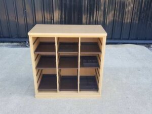 Wooden shelving unit with tray, brown color._88EKPPZP7E