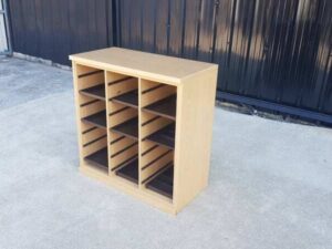 Wooden shelving unit with tray, brown color._88EKPPZP7E